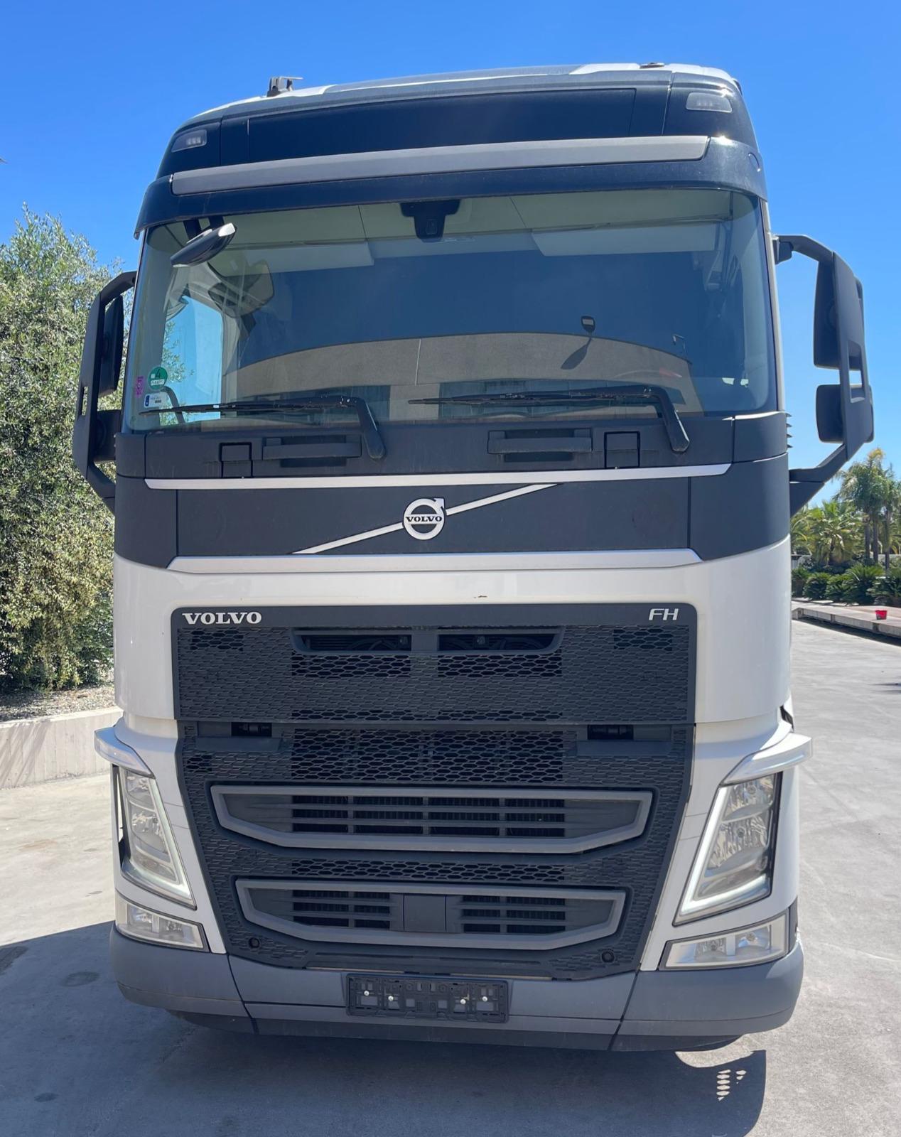 VOLVO FH500 DEL 2017 EURO 6 + SEM. RIM. CARRELLONE