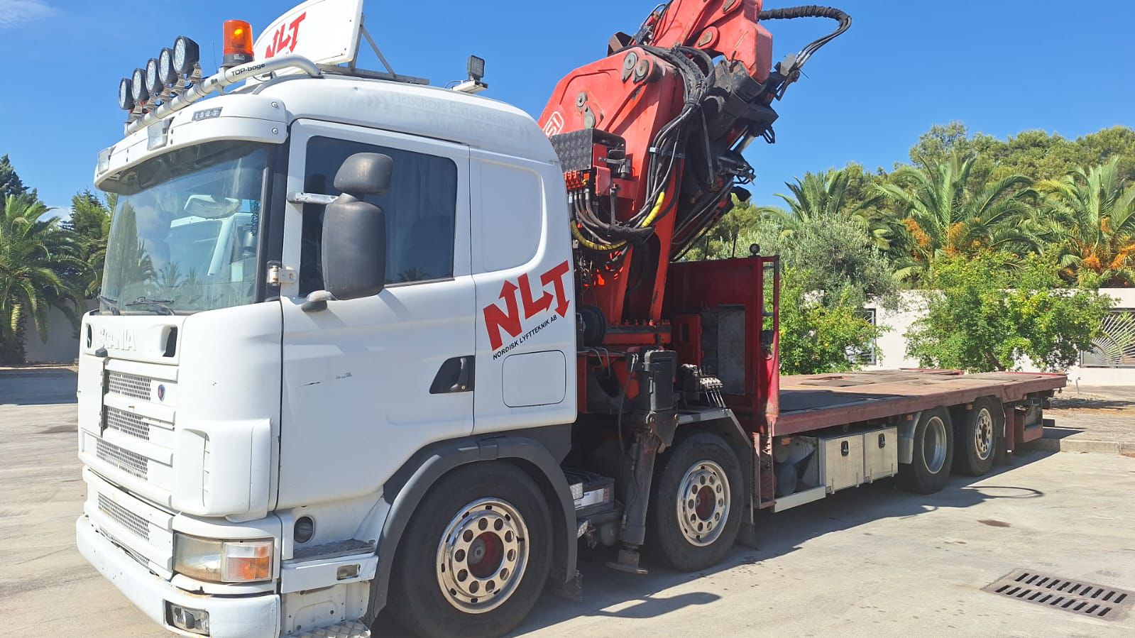 SCANIA R124 8X2 CON GRU FASSI 900XP + JIB