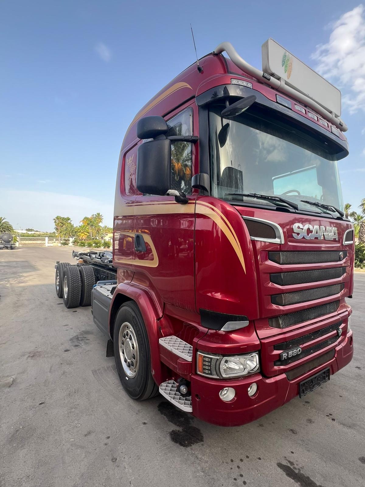 SCARRABILE SCANIA R580 V8 6X2 EURO 6 DEL 2014