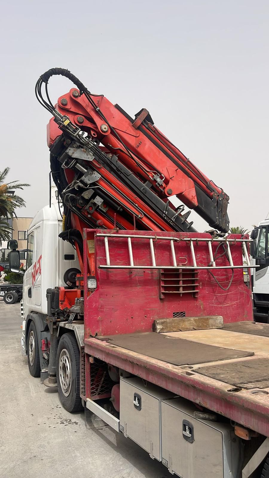 SCANIA R124 8X2 CON GRU FASSI 900XP + JIB