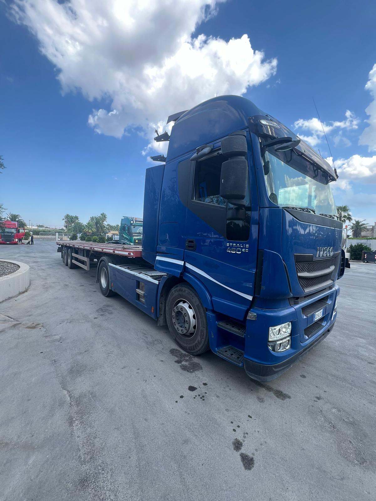 TRATTORE STRALIS 480 EURO 6 CON SEM.RIMORCHIO PIANALE