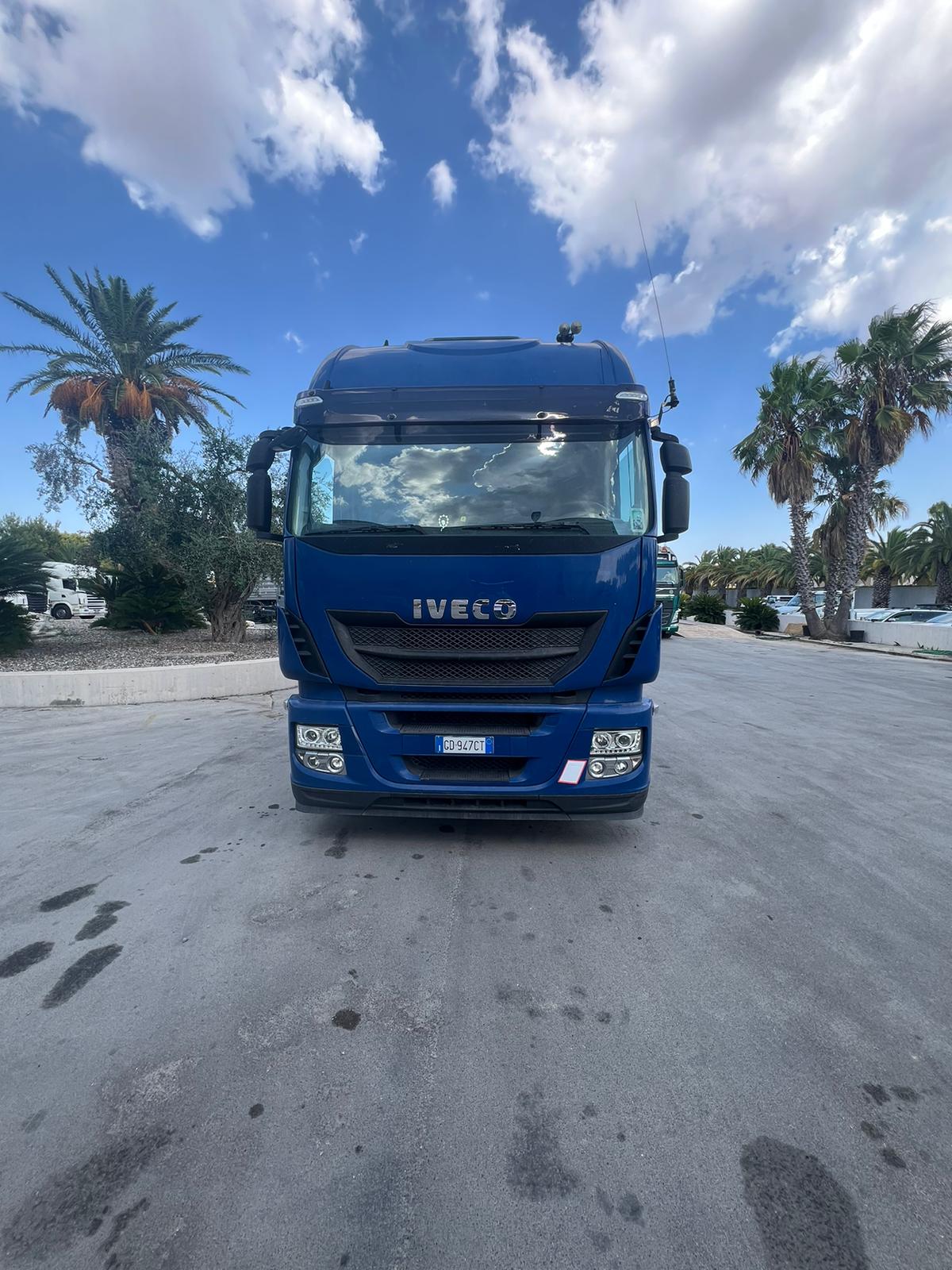 TRATTORE STRALIS 480 EURO 6 CON SEM.RIMORCHIO PIANALE