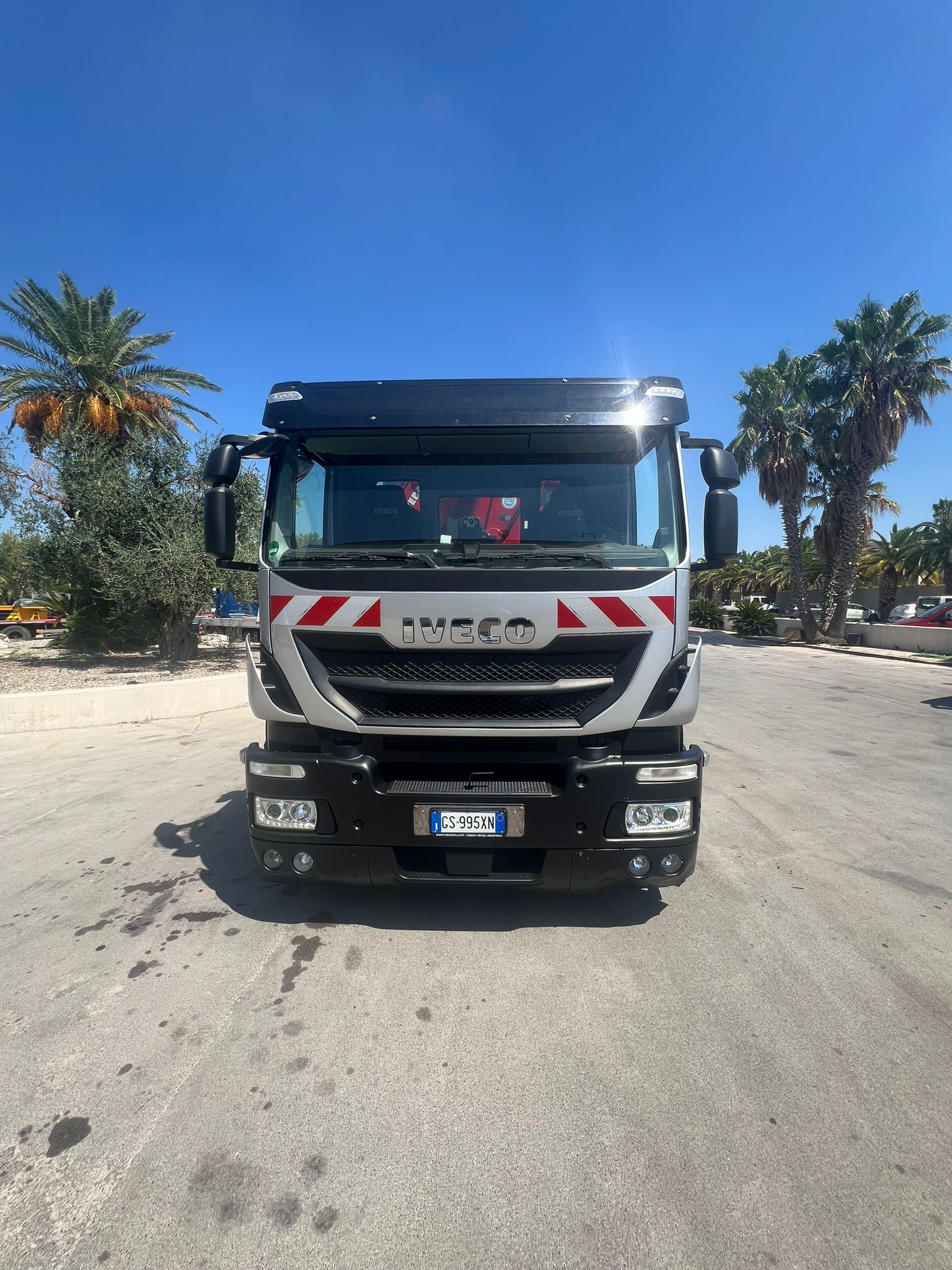 IVECO STRALIS 420 EURO 6 CON GRU AMCOVEBA 828 4S