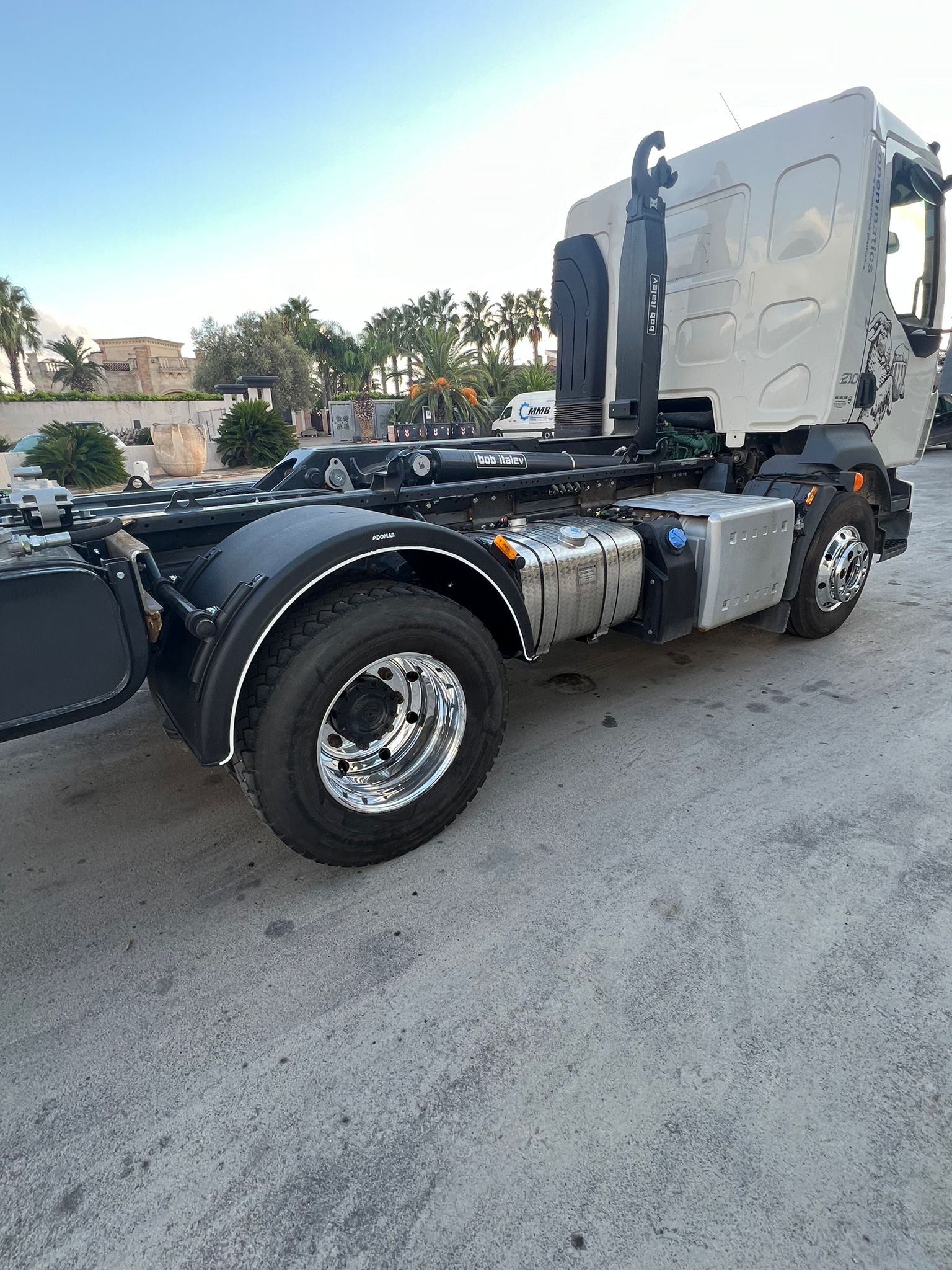 SCARRABILE VOLVO FL210 EURO 6 160 Q.LI