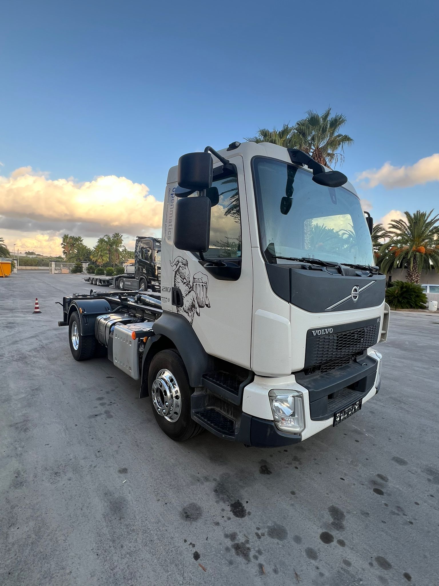 SCARRABILE VOLVO FL210 EURO 6 160 Q.LI