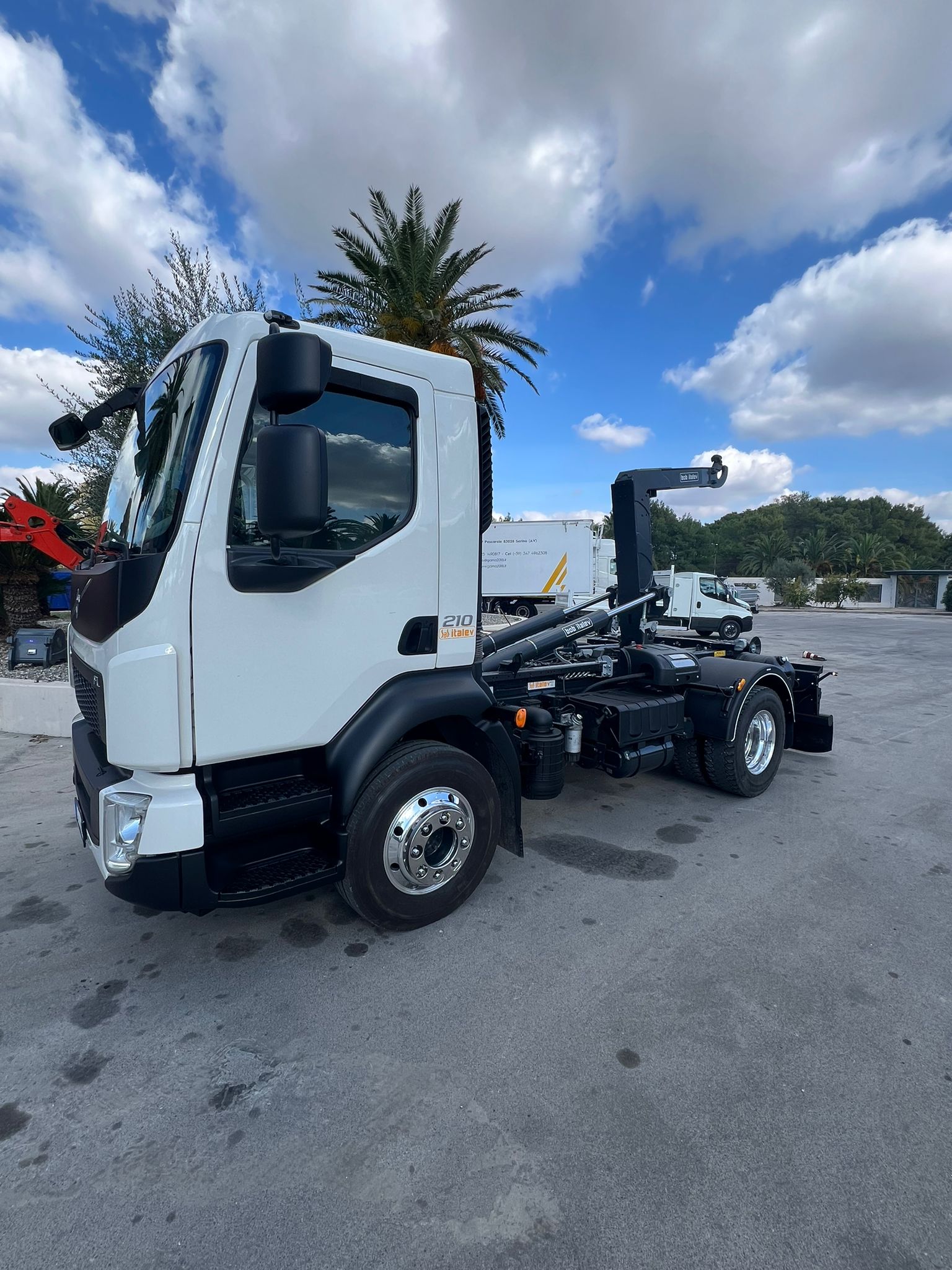 SCARRABILE VOLVO FL210 EURO 6 160 Q.LI