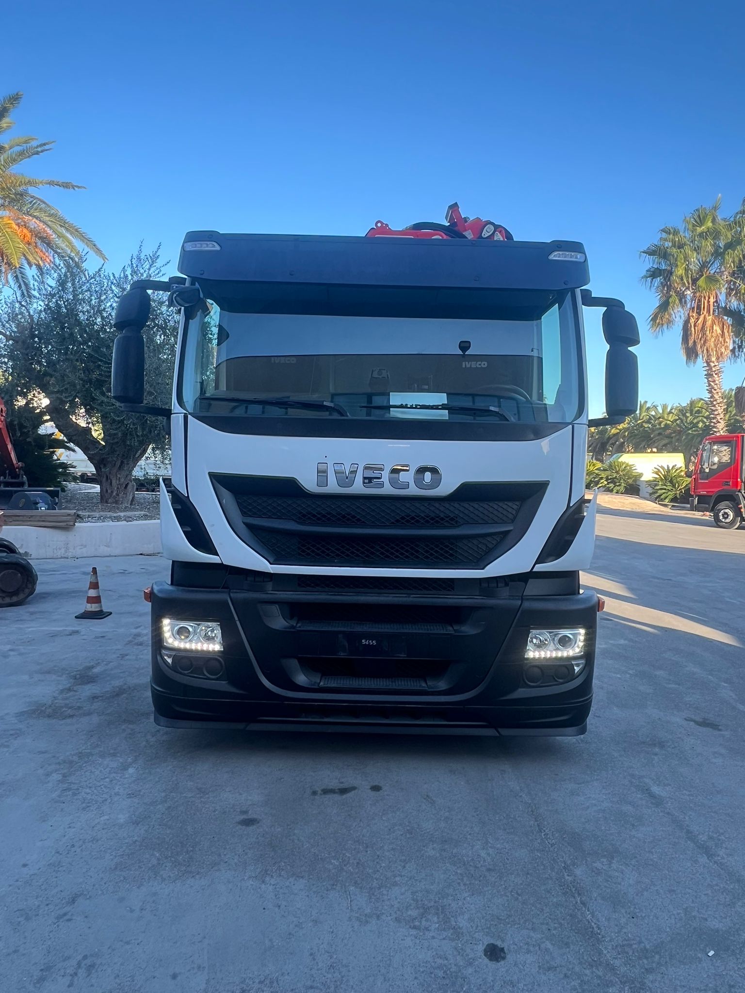 IVECO STRALIS 480 EURO 6 CON GRU FASSI 255 + JIB E CESTELLO