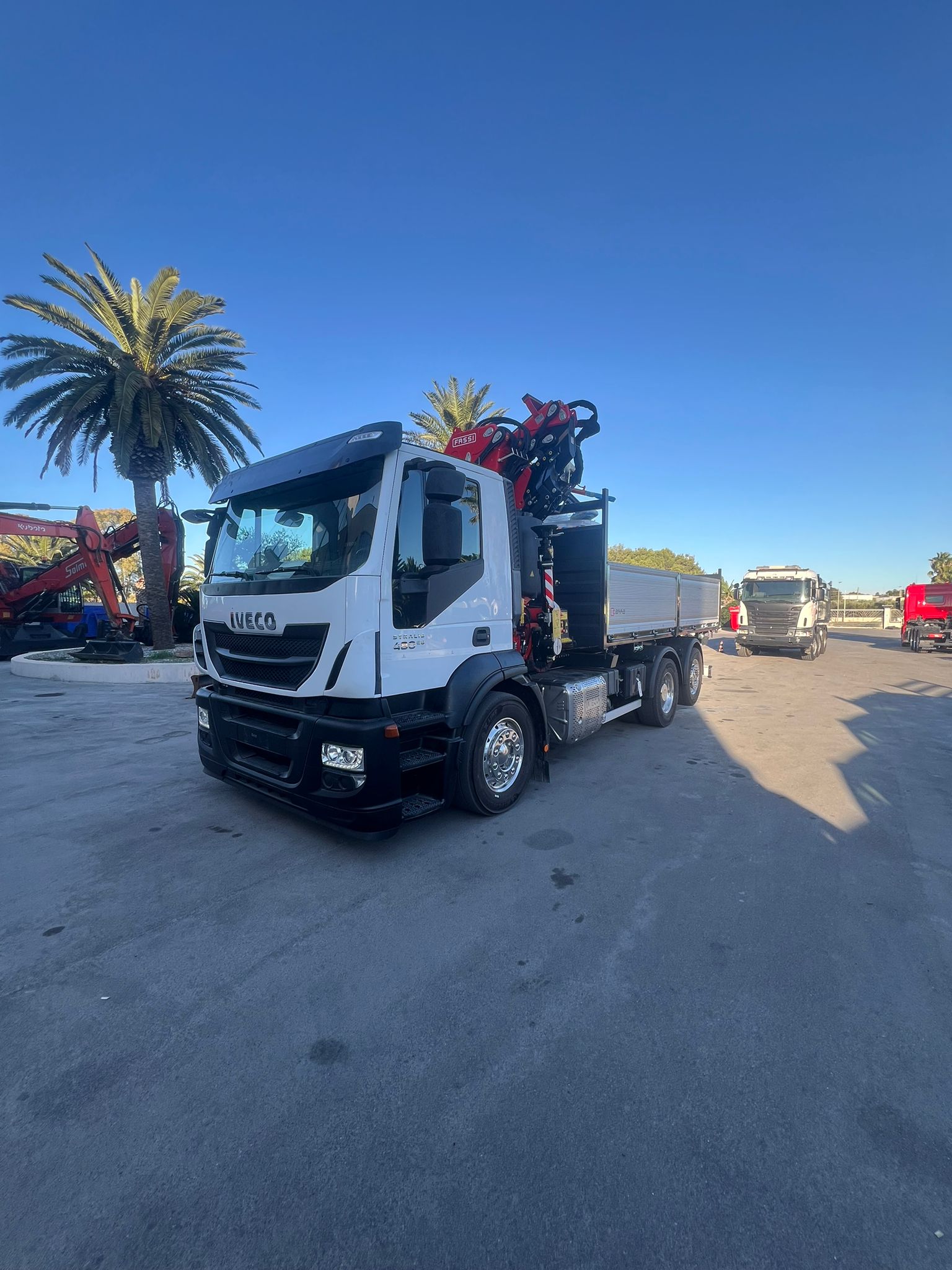 IVECO STRALIS 480 EURO 6 CON GRU FASSI 255 + JIB E CESTELLO