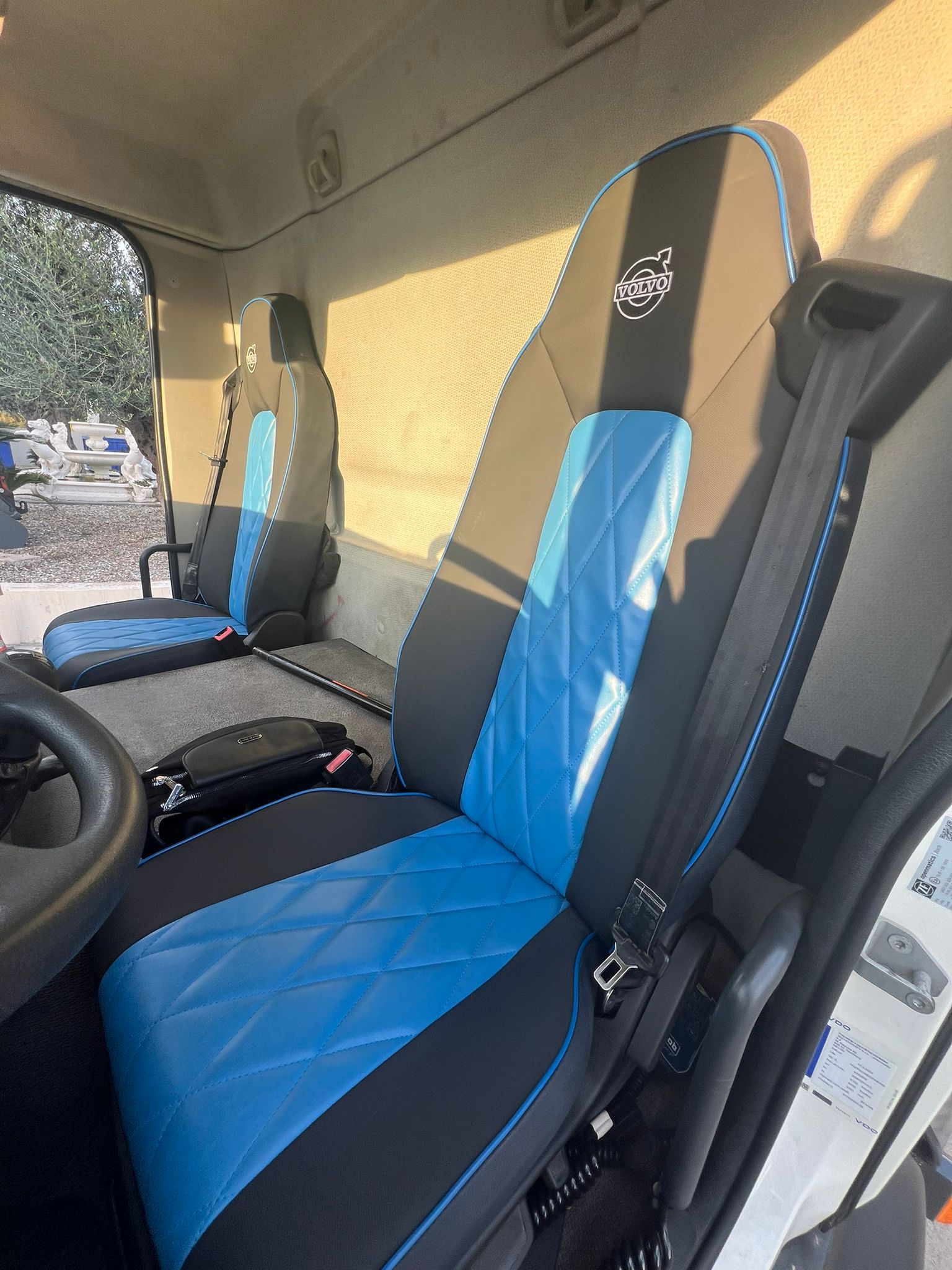 SCARRABILE VOLVO FL210 CON CISTERNA SPURGO NUOVA