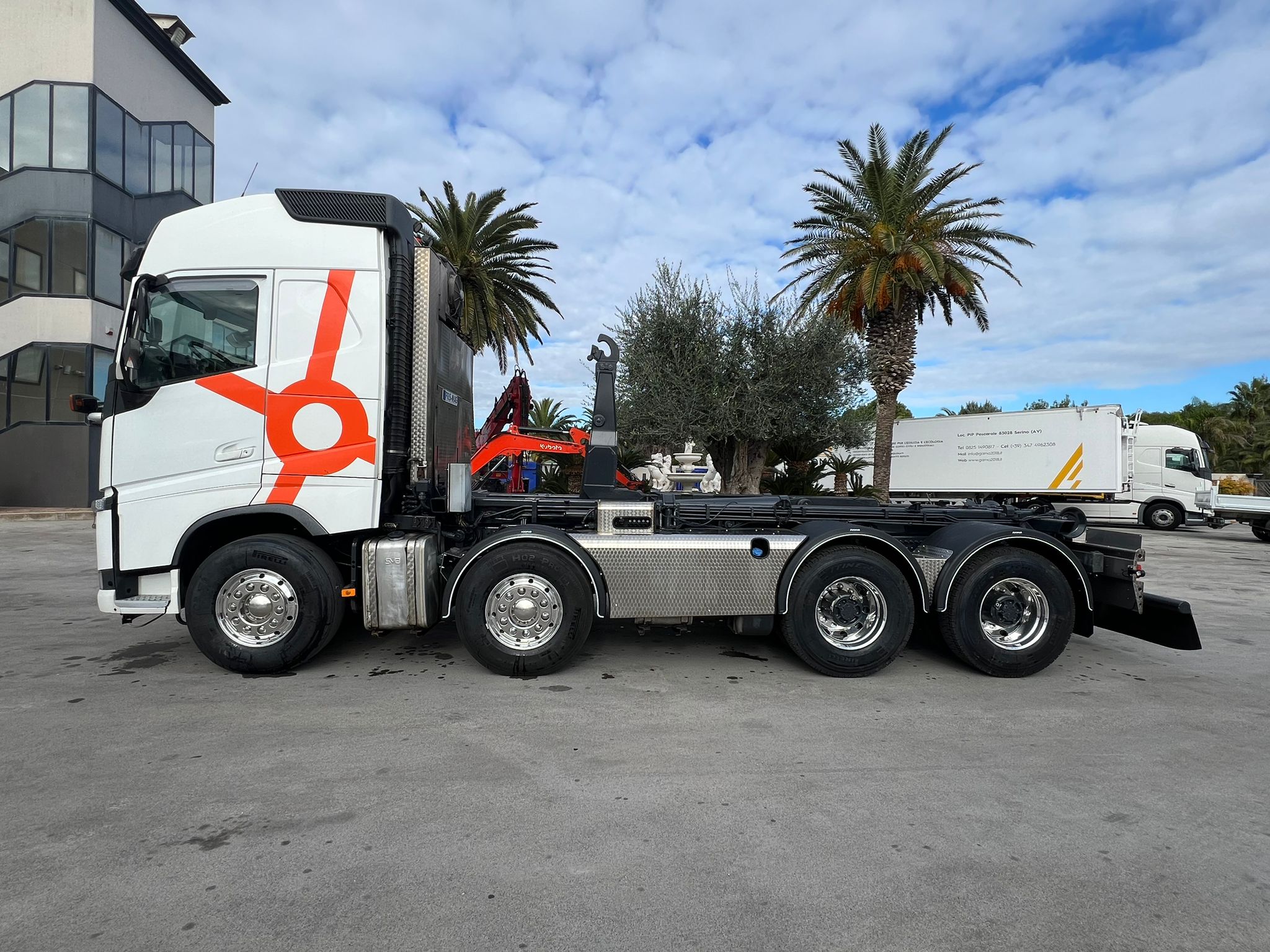 SCARRABILE VOLVO FH540 8X4 DEL 2014 EURO 6