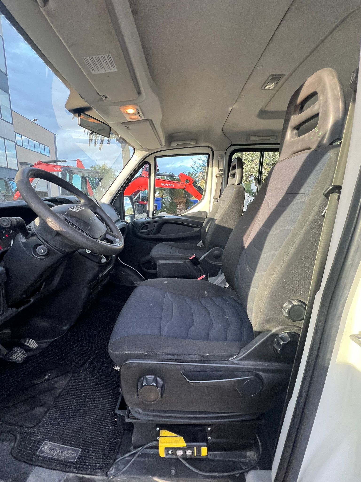 IVECO DAILY 35C12 DEL 04-2019 RIBALTABILE CABINA DOPPIA