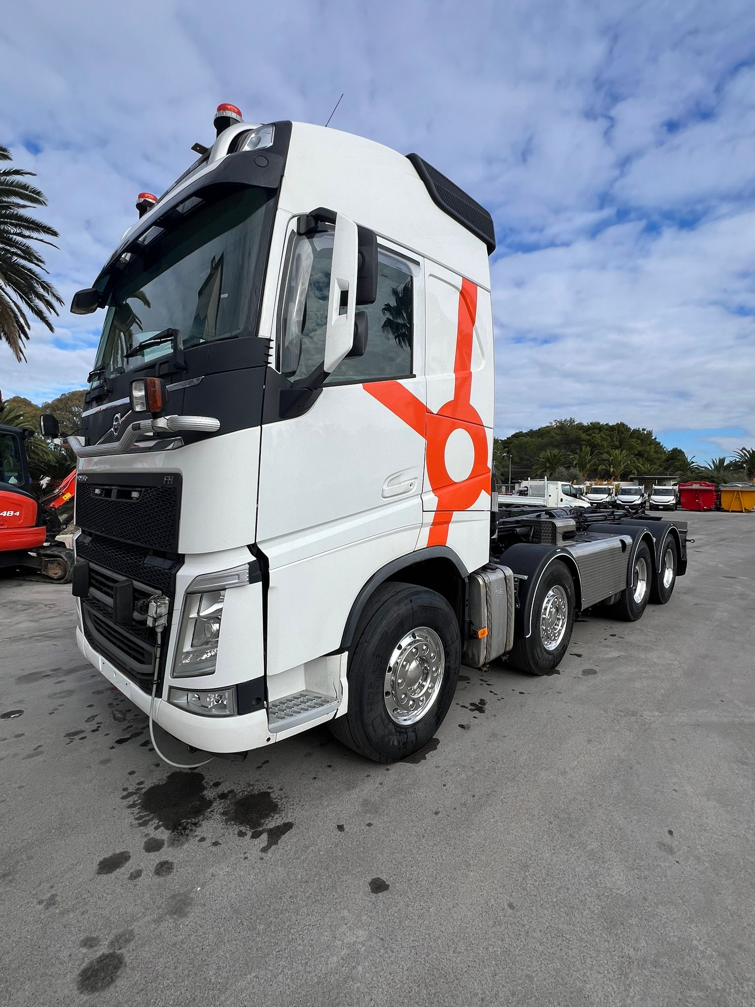 SCARRABILE VOLVO FH540 8X4 DEL 2014 EURO 6