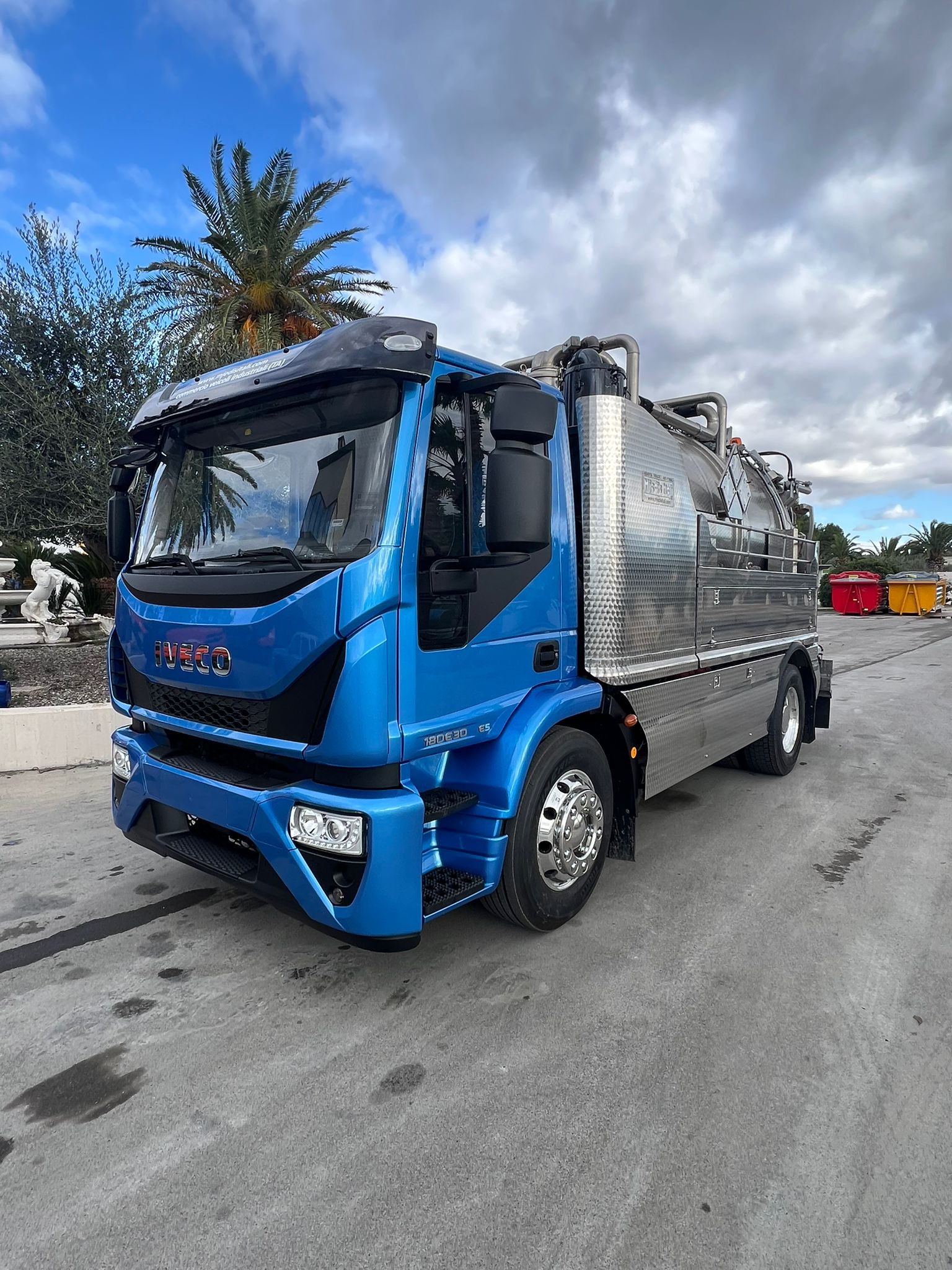 AUTOSPURGO IVECO 180E30 EURO 5 MORO ADR