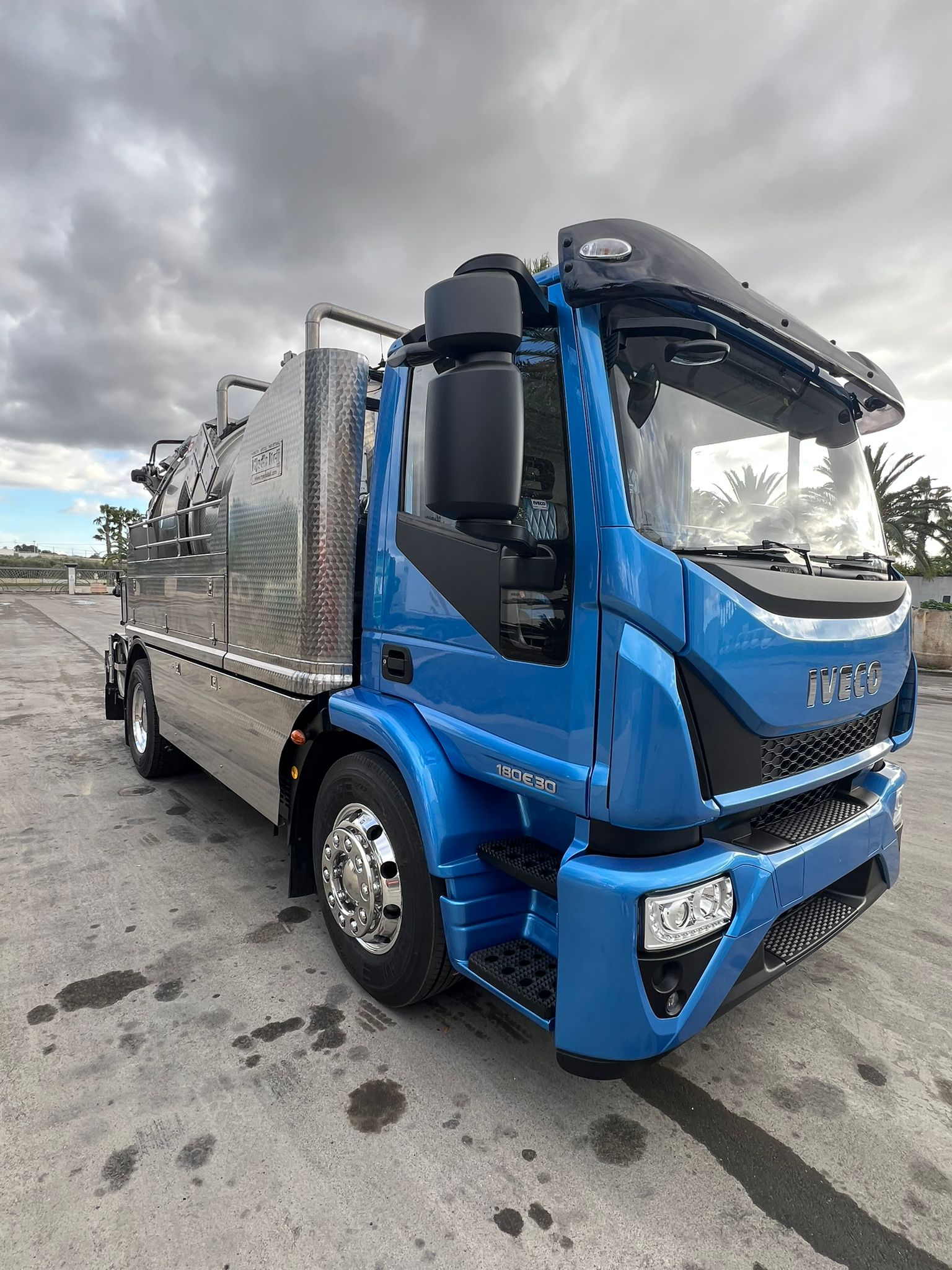 AUTOSPURGO IVECO 180E30 EURO 5 MORO ADR