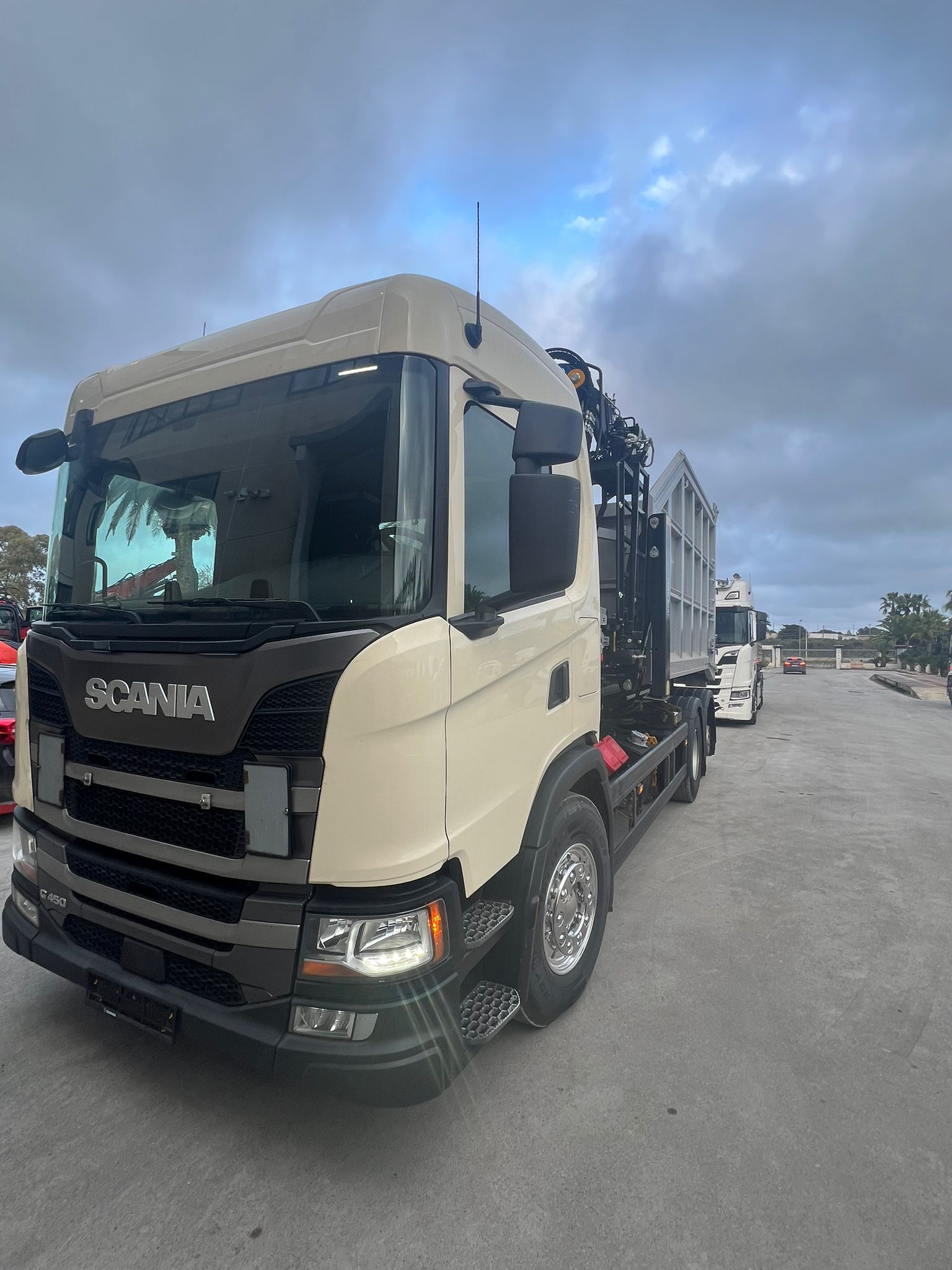 SCARRABILE SCANIA G450 EURO 6 CON CASSA GRU