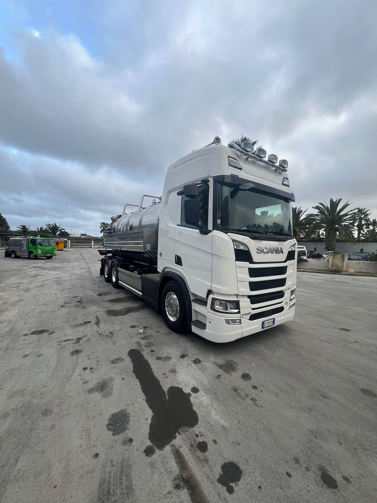 SCARRABILE SCANIA R520 EURO 6 CON CISTERNA CAPPELLOTTO