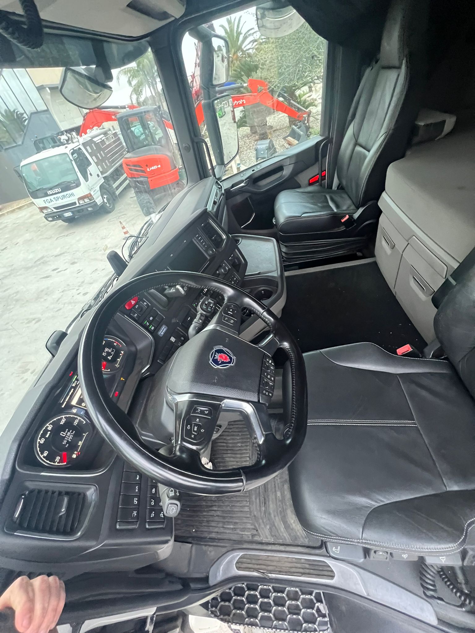 SCARRABILE SCANIA R520 EURO 6 CON CISTERNA CAPPELLOTTO