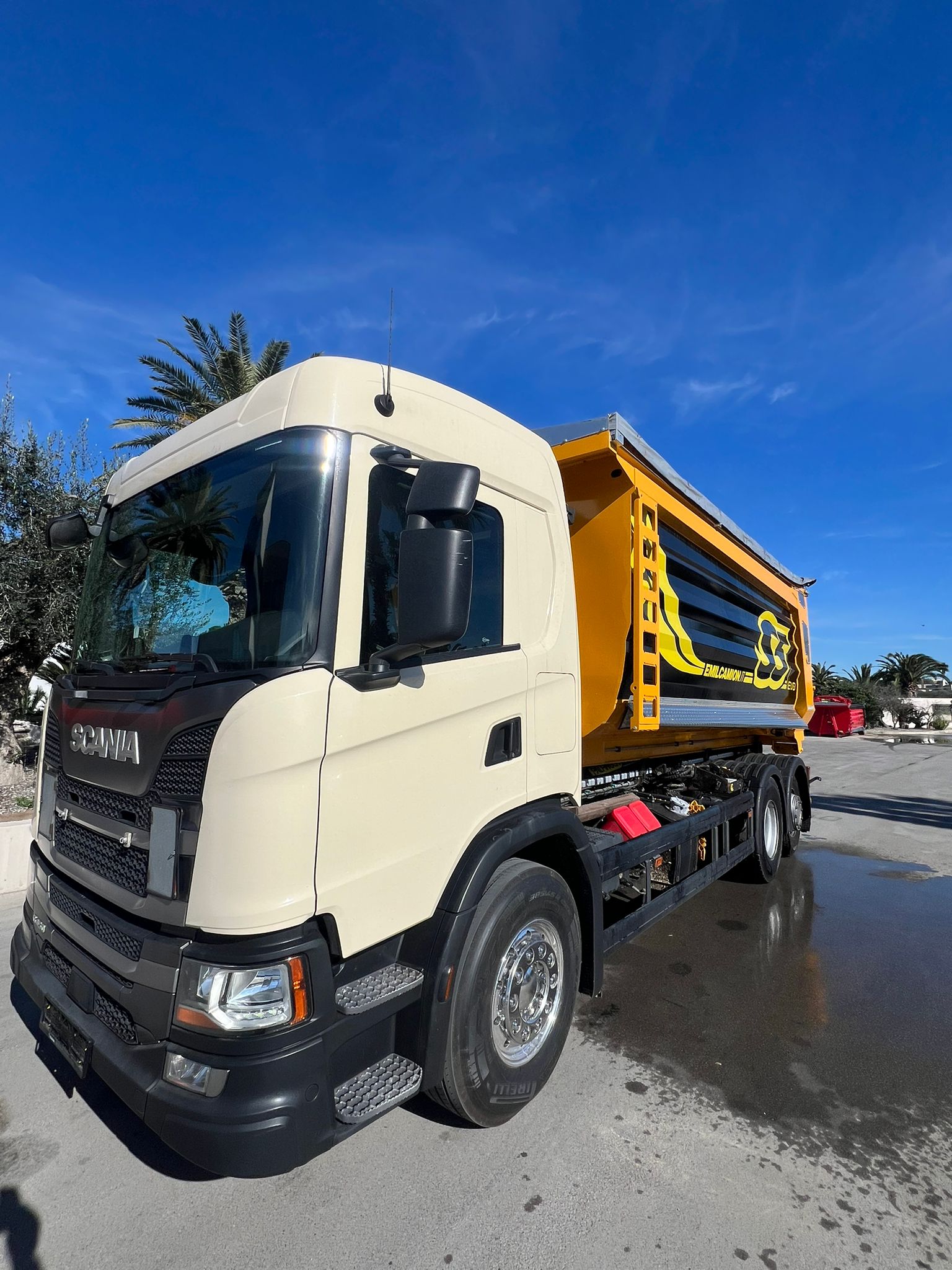 SCARRABILE SCANIA G450 EURO 6 CON CASSA EMIL CAMION