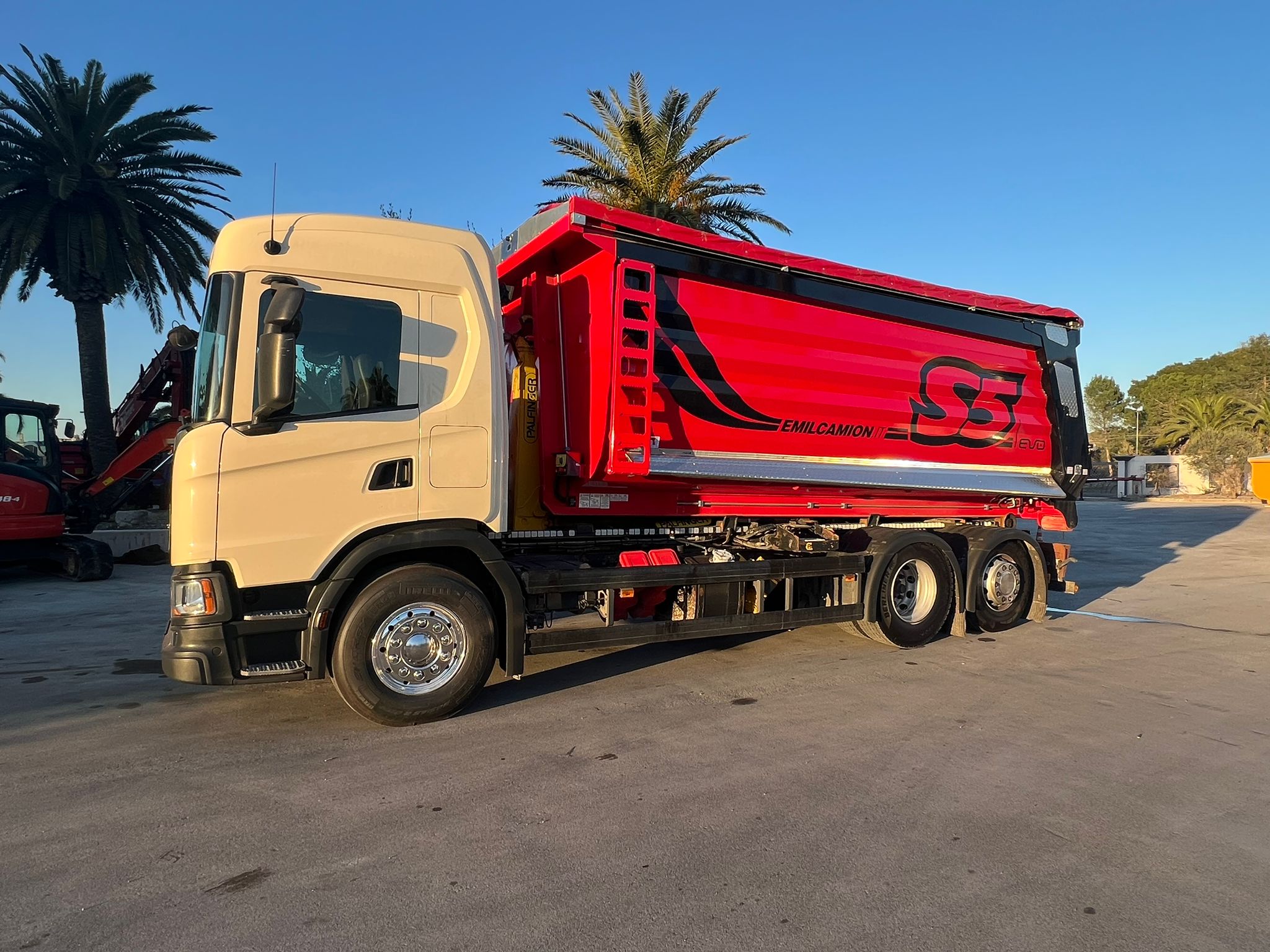 SCARRABILE SCANIA G450 EURO 6 CON CASSA EMIL CAMION