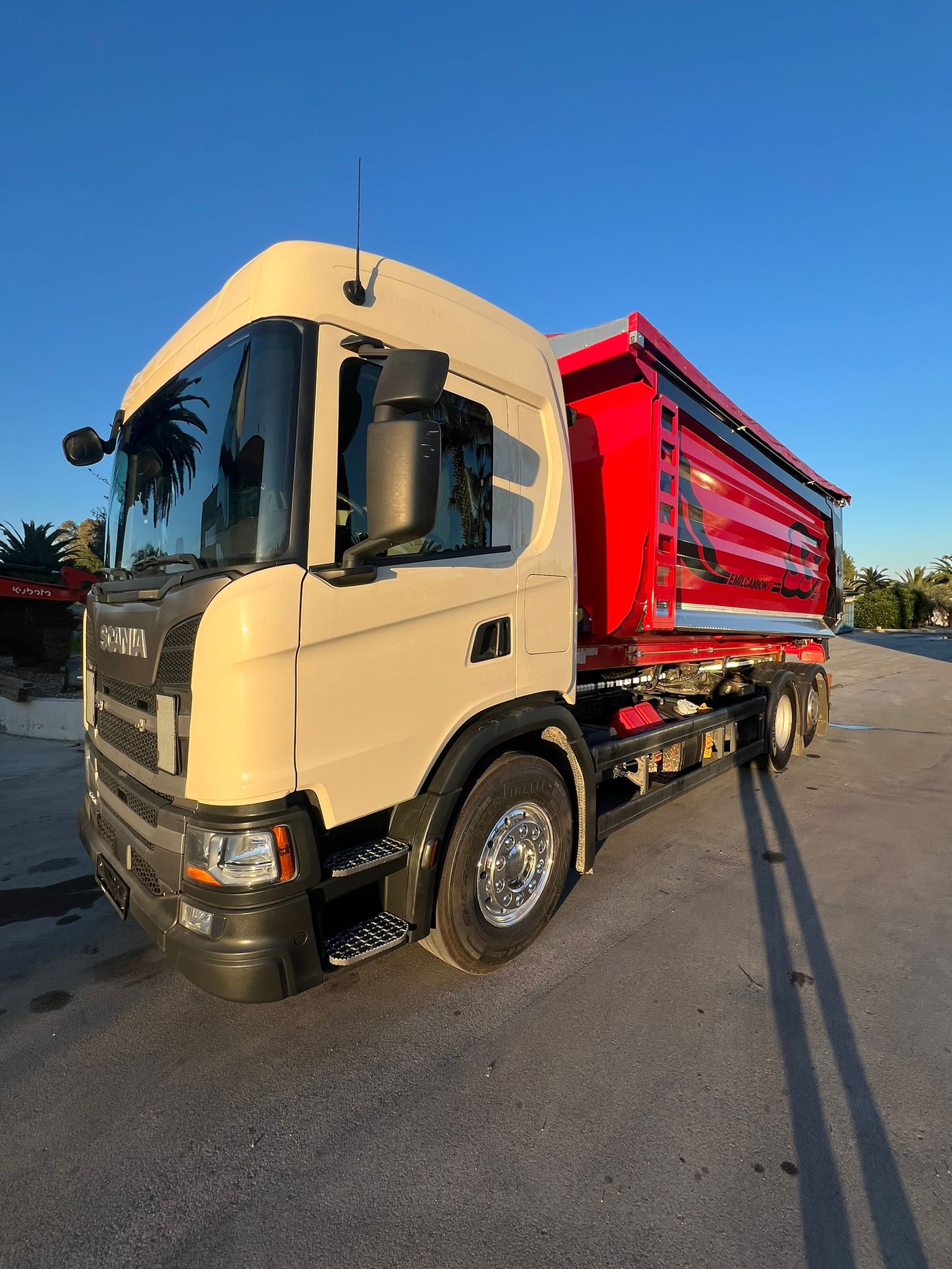 SCARRABILE SCANIA G450 EURO 6 CON CASSA EMIL CAMION