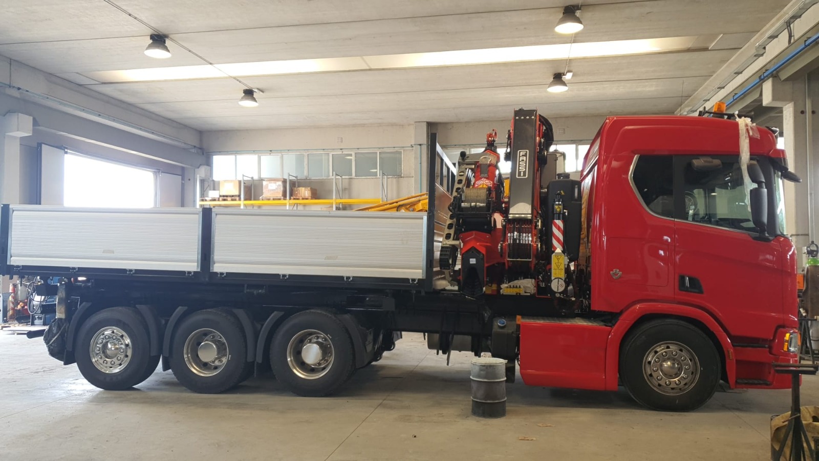 SCANIA R650 EURO 6 CON GRU FASSI 545