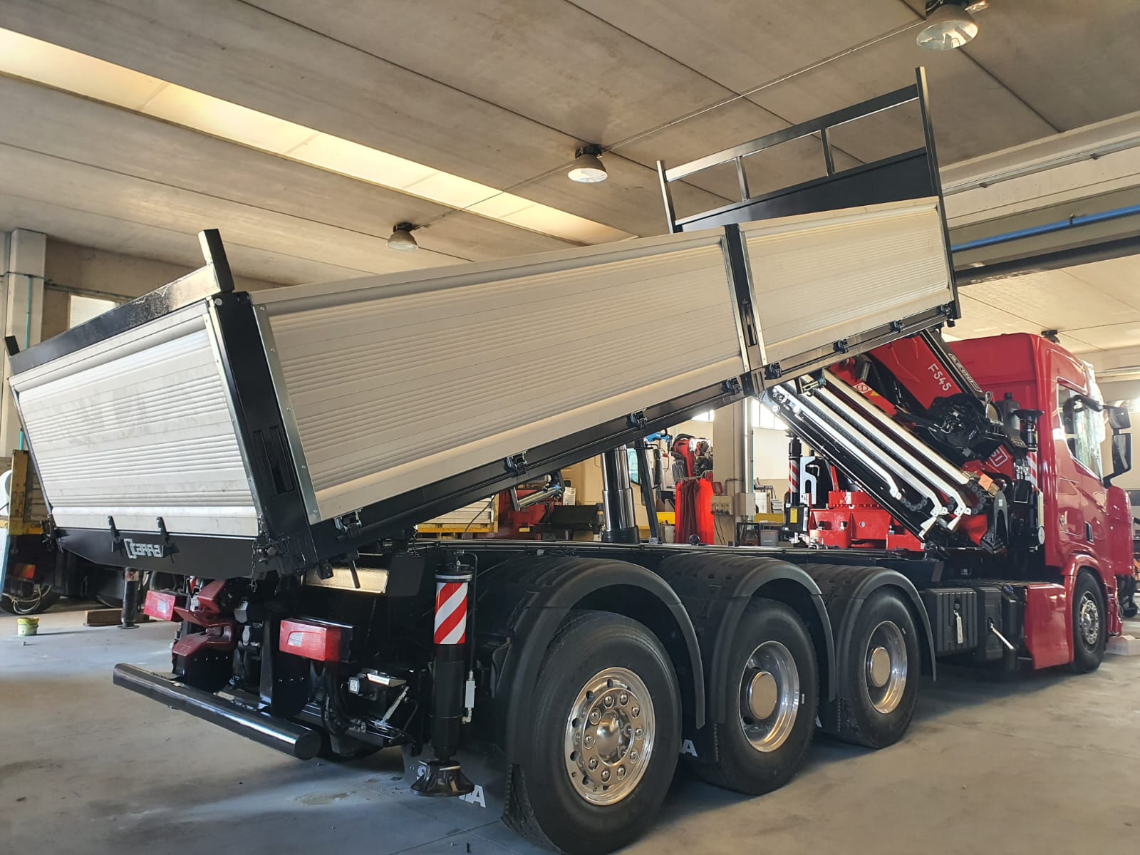 SCANIA R650 EURO 6 CON GRU FASSI 545